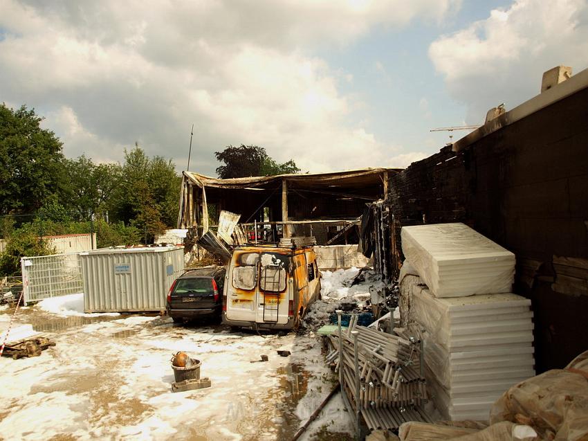 Feuer Halle Siegburg Gewerbegebiet Zange P144.JPG